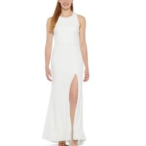 B. Smart | Sleeveless Flare Prom Dress